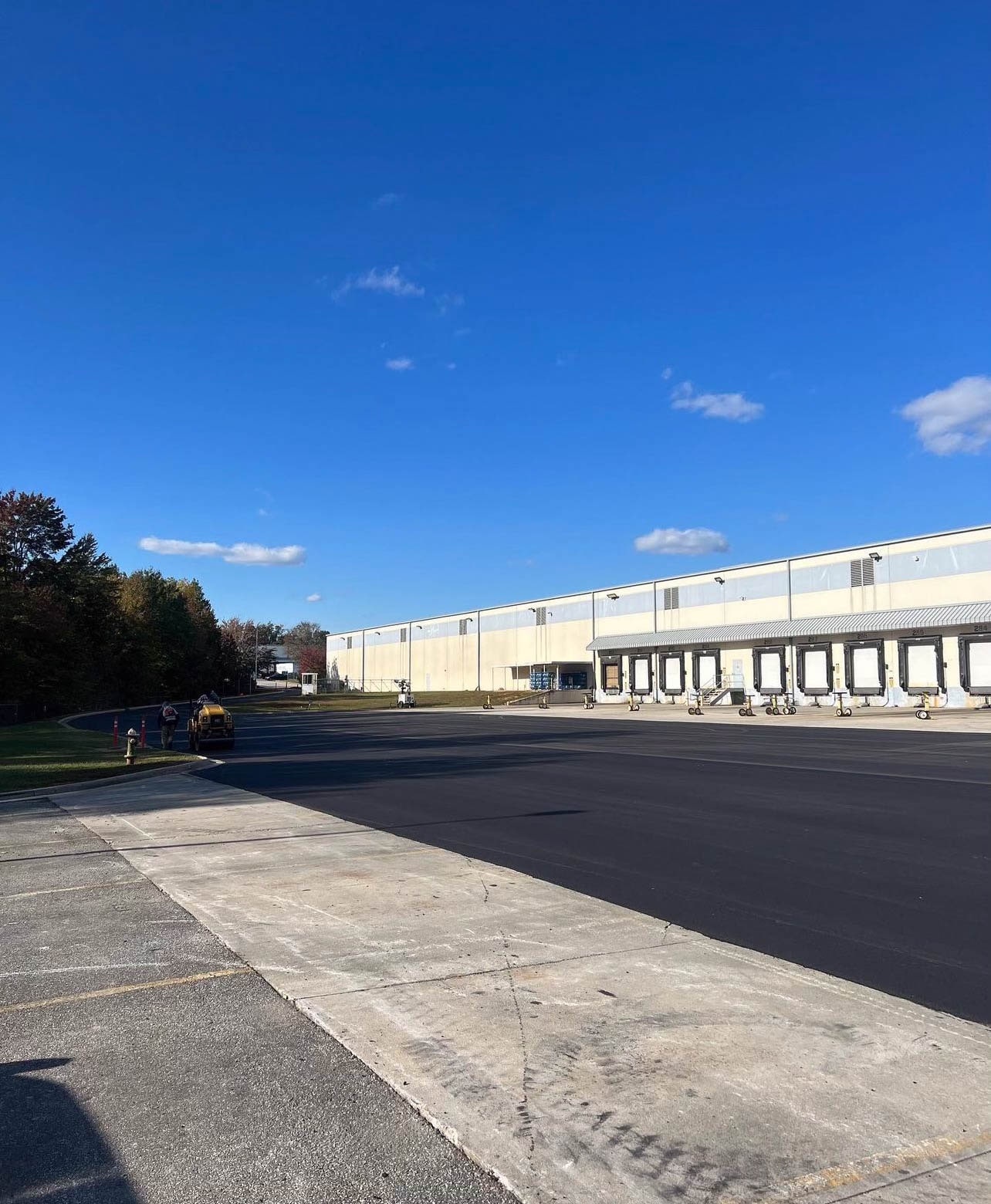 Large industrial parking lot asphalt resurfacing project